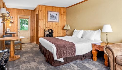 Deluxe Room, 1 King Bed, Mountain View