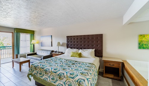 King Jacuzzi Deluxe Suite