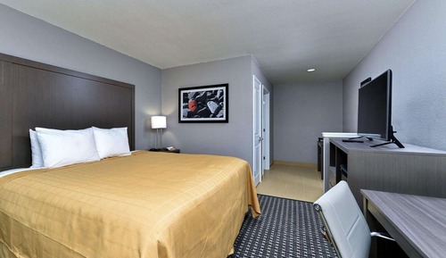 Standard Room, 1 King Bed
