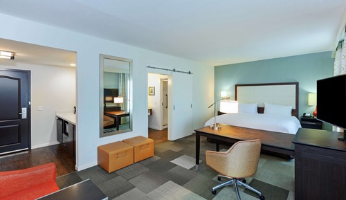 King, Studio, 1 King Bed, Refrigerator & Microwave