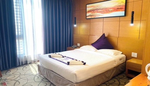 Standard Room, 1 Queen Bed, City View