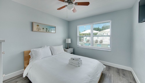 Two-Bedroom Suite, Pool View (Unit 4)