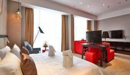 Executive Suite, 1 King Bed, Smoking