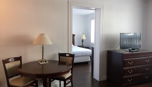 Suite, 1 King Bed, Non Smoking, Kitchenette (Close Bedroom)