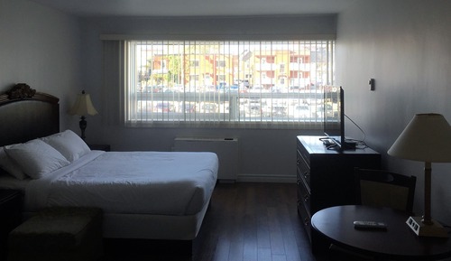 Suite, 1 Queen Bed, Non Smoking, Kitchenette (Close Bedroom)