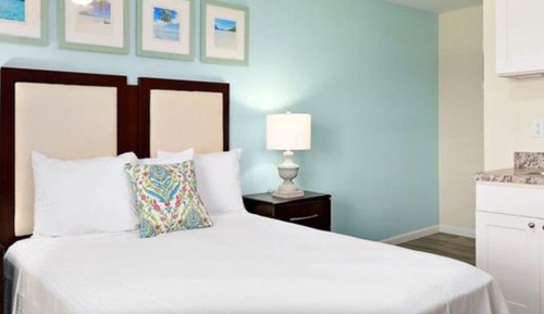 Room, 1 Queen Bed (Located 2 St. Louis Ave)