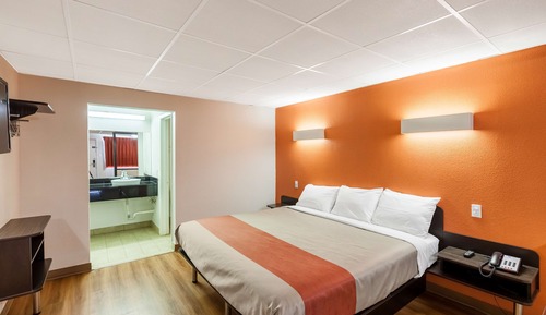 Standard Room, 1 King Bed, Smoking