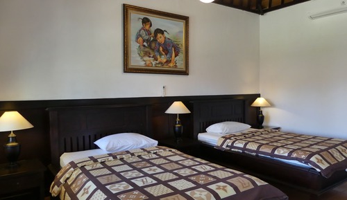Family Garden Cottage (1 Double Bed + Two Single Beds)