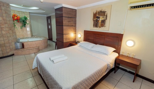 Premium Suite, 1 King Bed, Jetted Tub