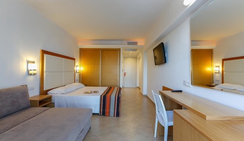 Double Room (2 Adults + 2 Children)