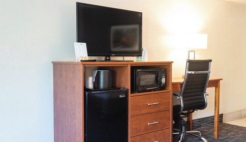 1 King Bed with Sofa bed, Fireplace, Soaking Tub, Private Balcony on River