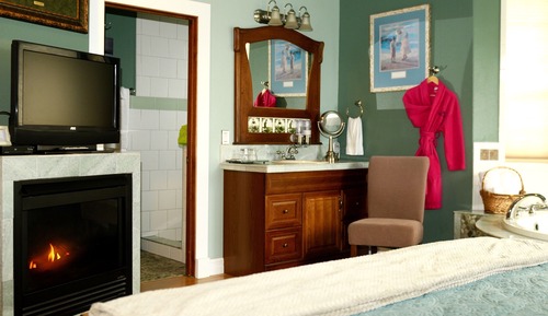 Deluxe Room, 1 King Bed, Jetted Tub