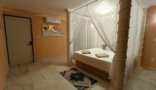 Honeymoon Room