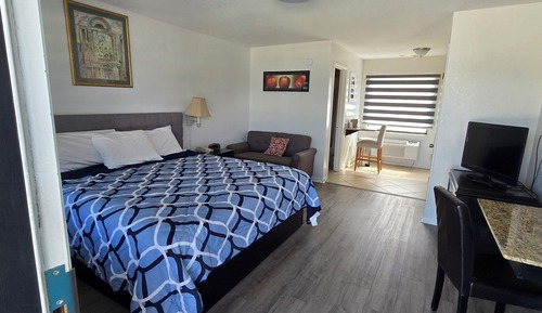 Deluxe Studio Suite, 1 King Bed, Non Smoking