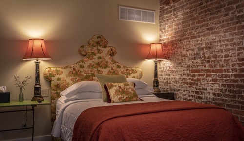 Comfort Room, 1 Queen Bed and 1 Double Futon (Room 02)