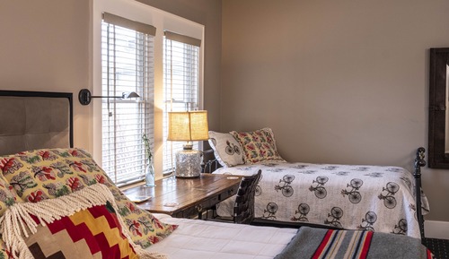 Family Room, 1 King Bed and 1 Twin Bed (Room 06)