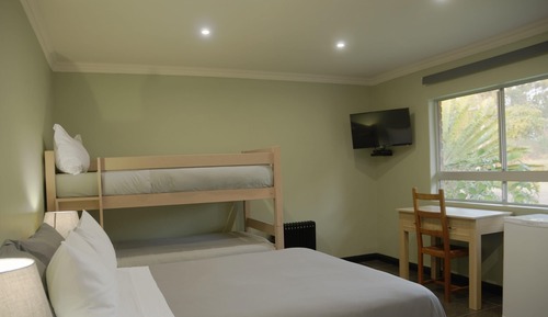 Standard Queen & Bunk Bed 