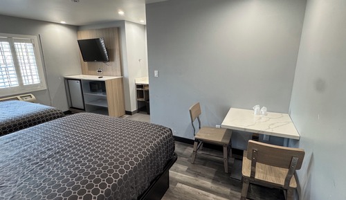 Economy Room, 2 Queen Beds
