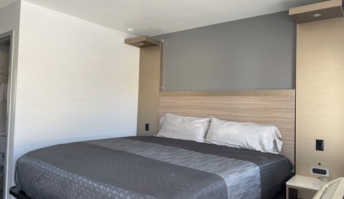 Standard Room, 1 King Bed