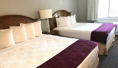 Deluxe King/Queen Room (Outside Entry with Patio)