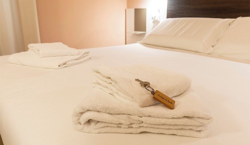 Double Room, 1 Queen Bed, Non Smoking, Private Bathroom