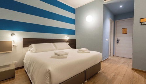 Double Room, 1 Queen Bed, Non Smoking, Private Bathroom