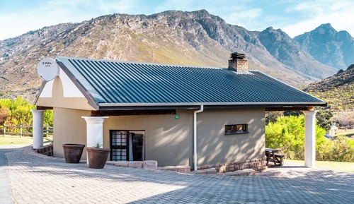Bungalow (5 Sleeper Rondavel)