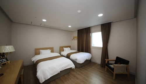 Economy Twin Room (No View)