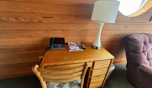 Deluxe Room, 1 King Bed, Jetted Tub, Partial Ocean View