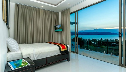 Room, 3 Bedrooms
