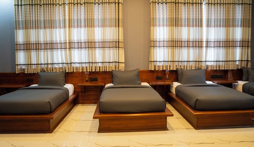 Luxury Room, Multiple Beds, Non Smoking, Garden View