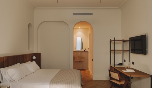 Superior Quadruple Room (GÜELL)