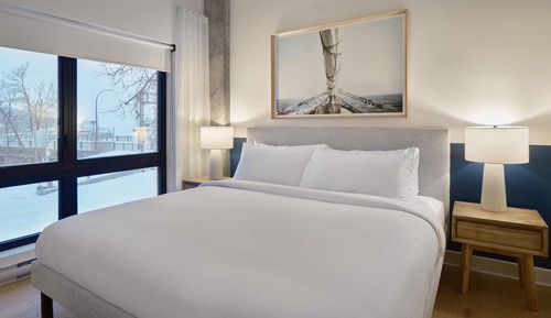 103 - Executive Suite, King Bed, Lake View, accessible
