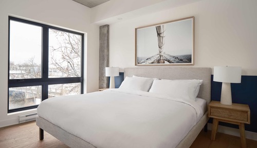 305 - 3rd Floor One Bedroom Suite, King Bed, Lake View