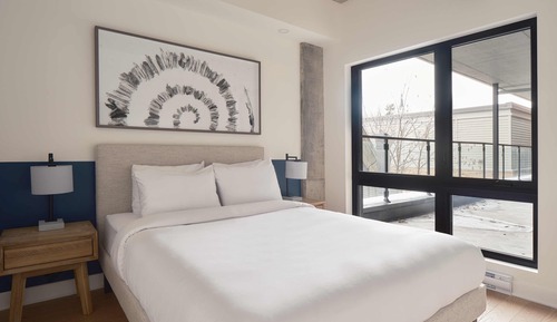 304 - 3rd Floor Two Bedroom Suite, King and Queen Bed