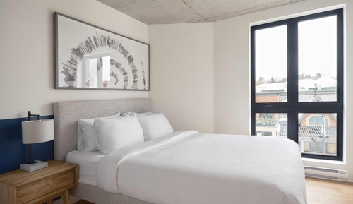 301 - 3rd Floor 2 Bedroom Suite, Queen and King Bed, Main St.