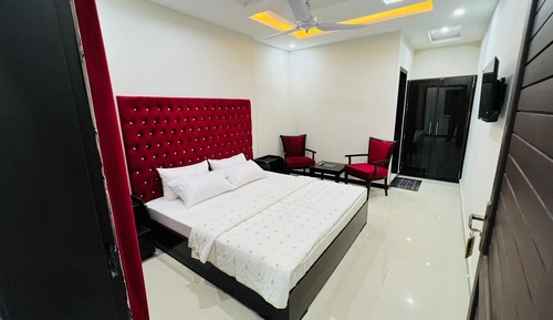 Deluxe Studio