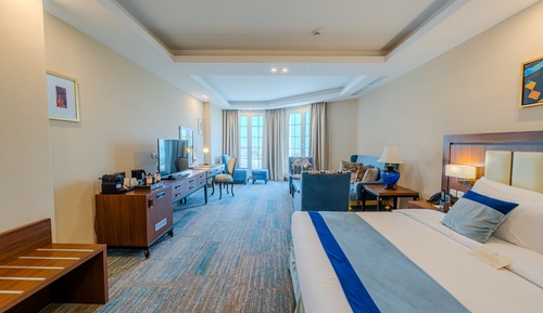 Deluxe Suite