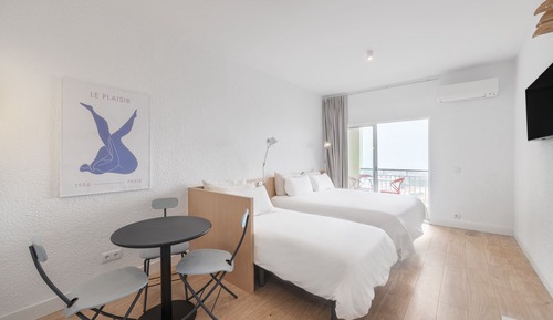 Standard Studio, Balcony