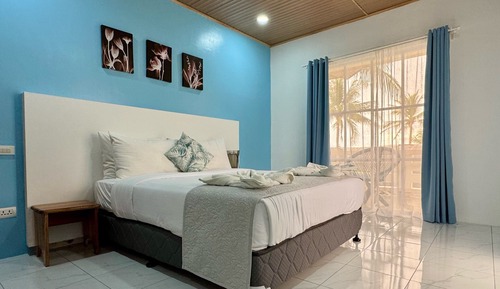 S4, Classic Double Room, Non Smoking, Partial Ocean View