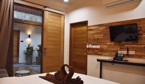 Deluxe Room, 1 King Bed