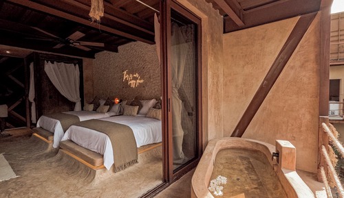 Luxury Room, 2 Queen Beds, Bathtub, Pool View