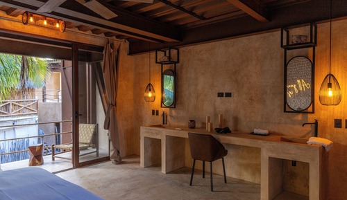 Luxury Room, Bathtub, Pool View