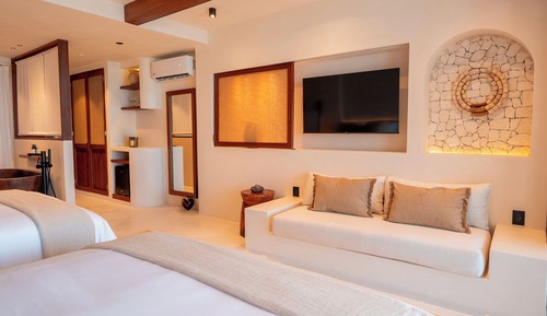 Deluxe Studio Suite, 2 Queen Beds, Sea View