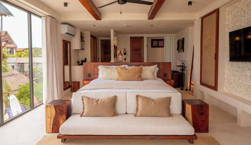 Deluxe Studio Suite, 1 King Bed, Sea View