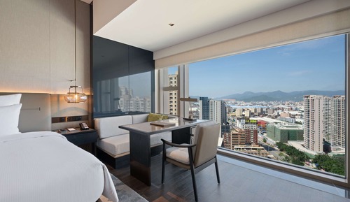 Superior Room, 1 King Bed, City View