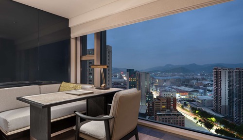 Superior Room, 2 Twin Beds, City View