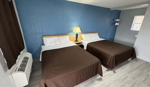 Room, 2 Queen Beds, Smoking, Garden View