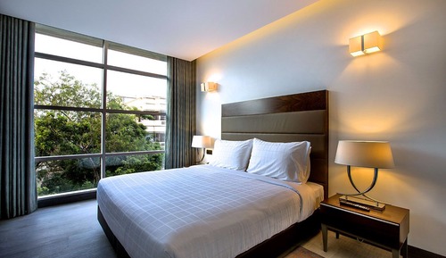 Deluxe Suite, 1 Bedroom, City View, Corner