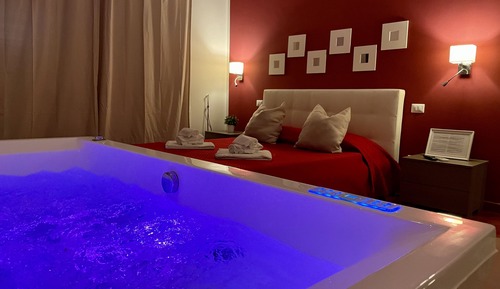 Luxury Suite, Jetted Tub